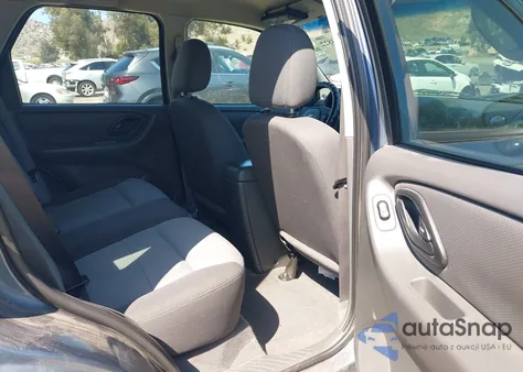 2005 Ford Escape Xls z USA, uszkodzony, nr VIN 1FMYU02Z55KA35384